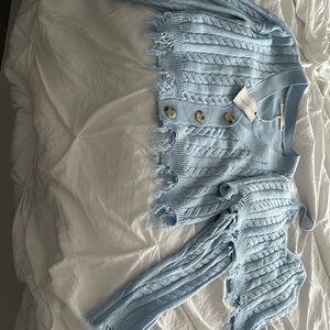 This is a juniors xlNew never worn set can be worn seperate